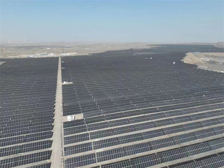 中鐵二十局阿拉善245MW光伏治礦項目